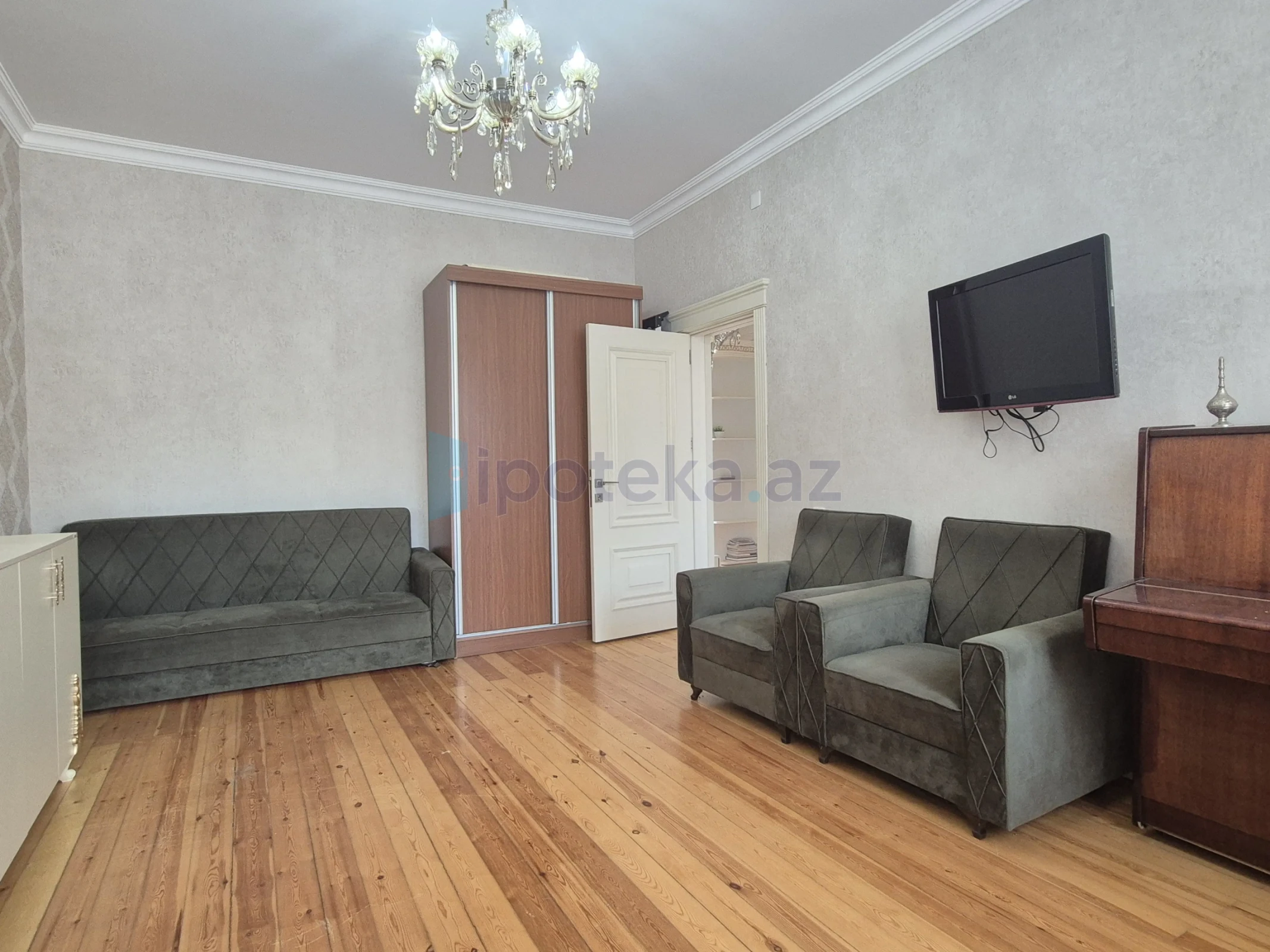 Satılır 5 otaqlı həyət evi