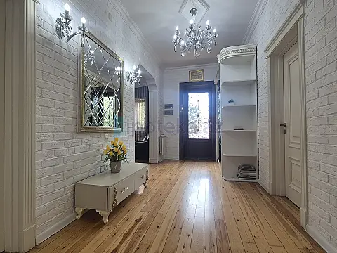 Satılır 5 otaqlı həyət evi