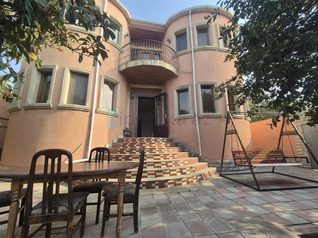 Satılır 5 otaqlı həyət evi