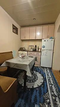 Satılır 3 otaqlı köhnə tikili 60 m²