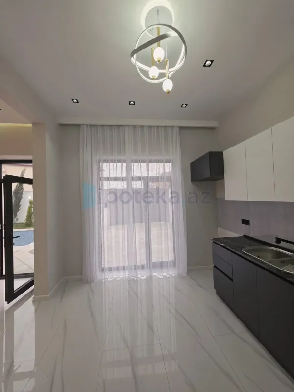 Satılır 4 otaqlı mənzil 150 m²