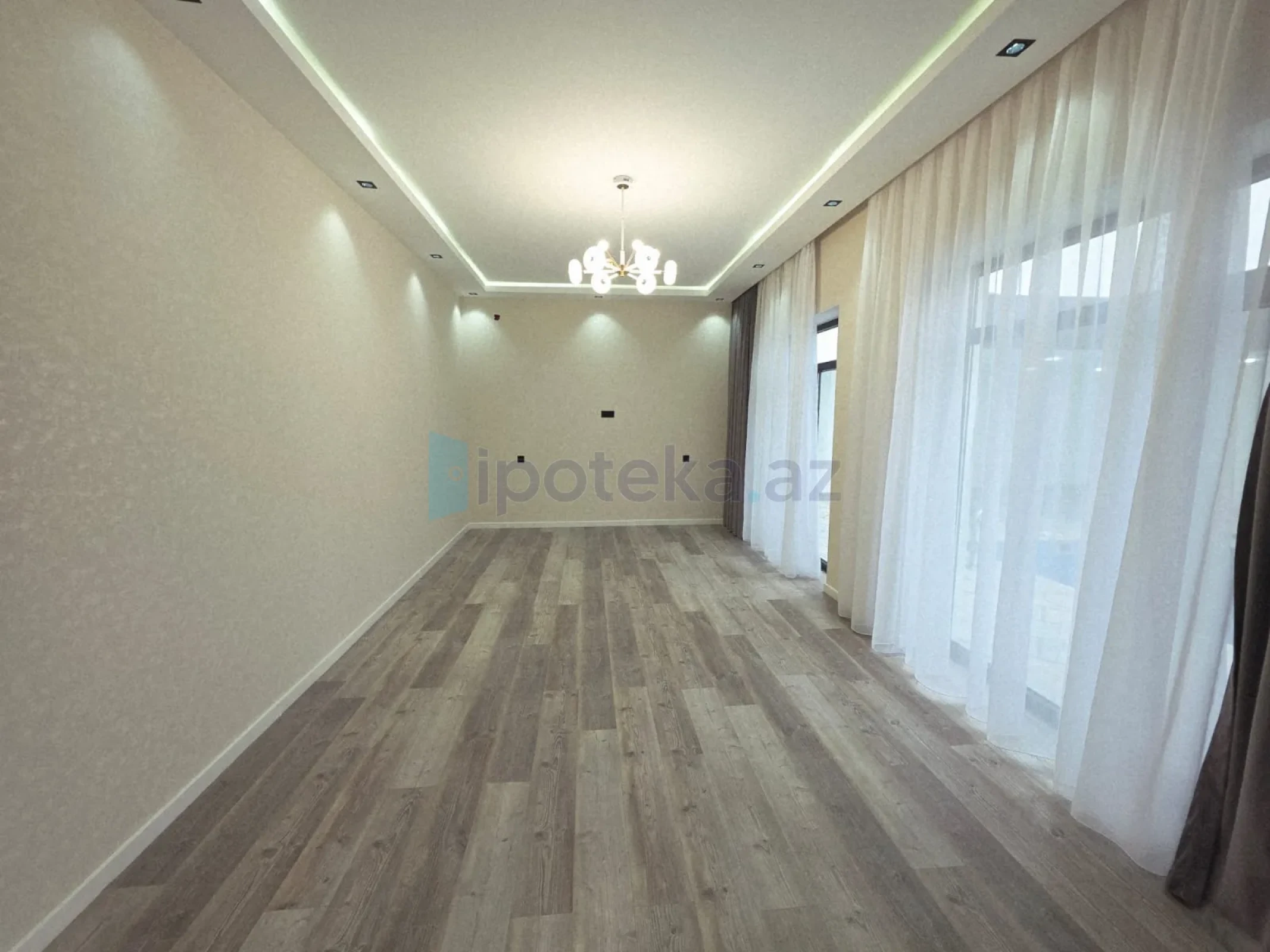 Satılır 4 otaqlı mənzil 150 m²