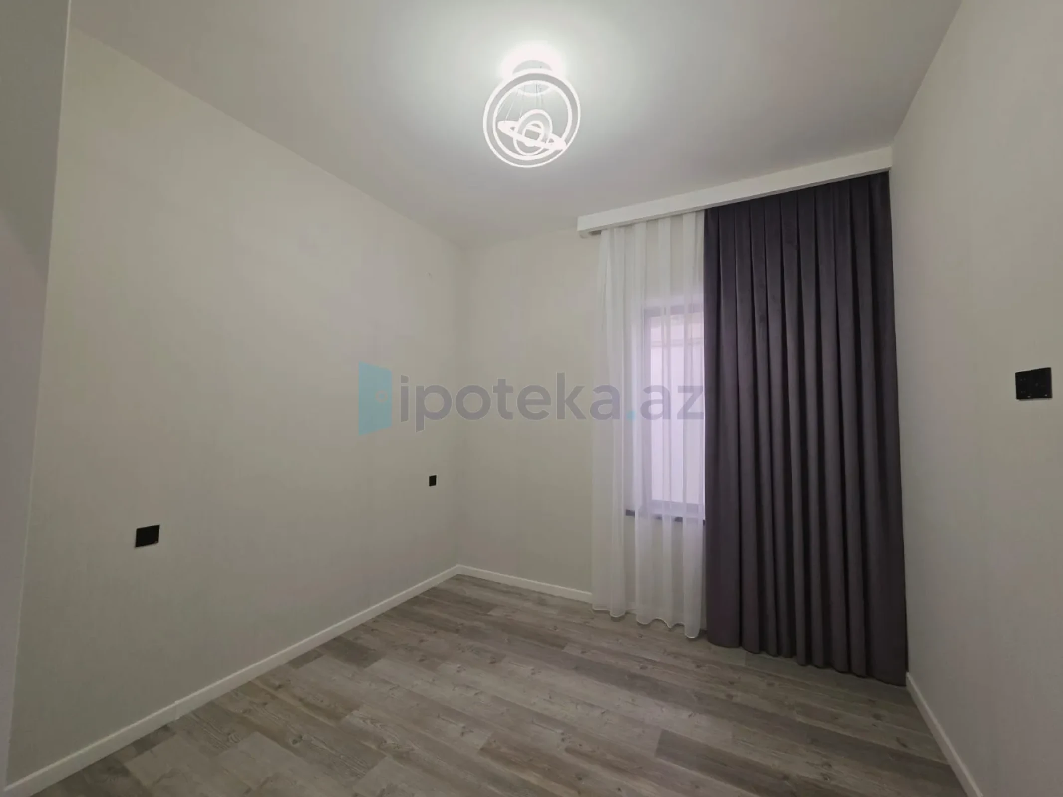 Satılır 4 otaqlı mənzil 150 m²