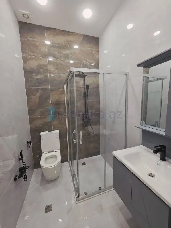 Satılır 4 otaqlı mənzil 150 m²