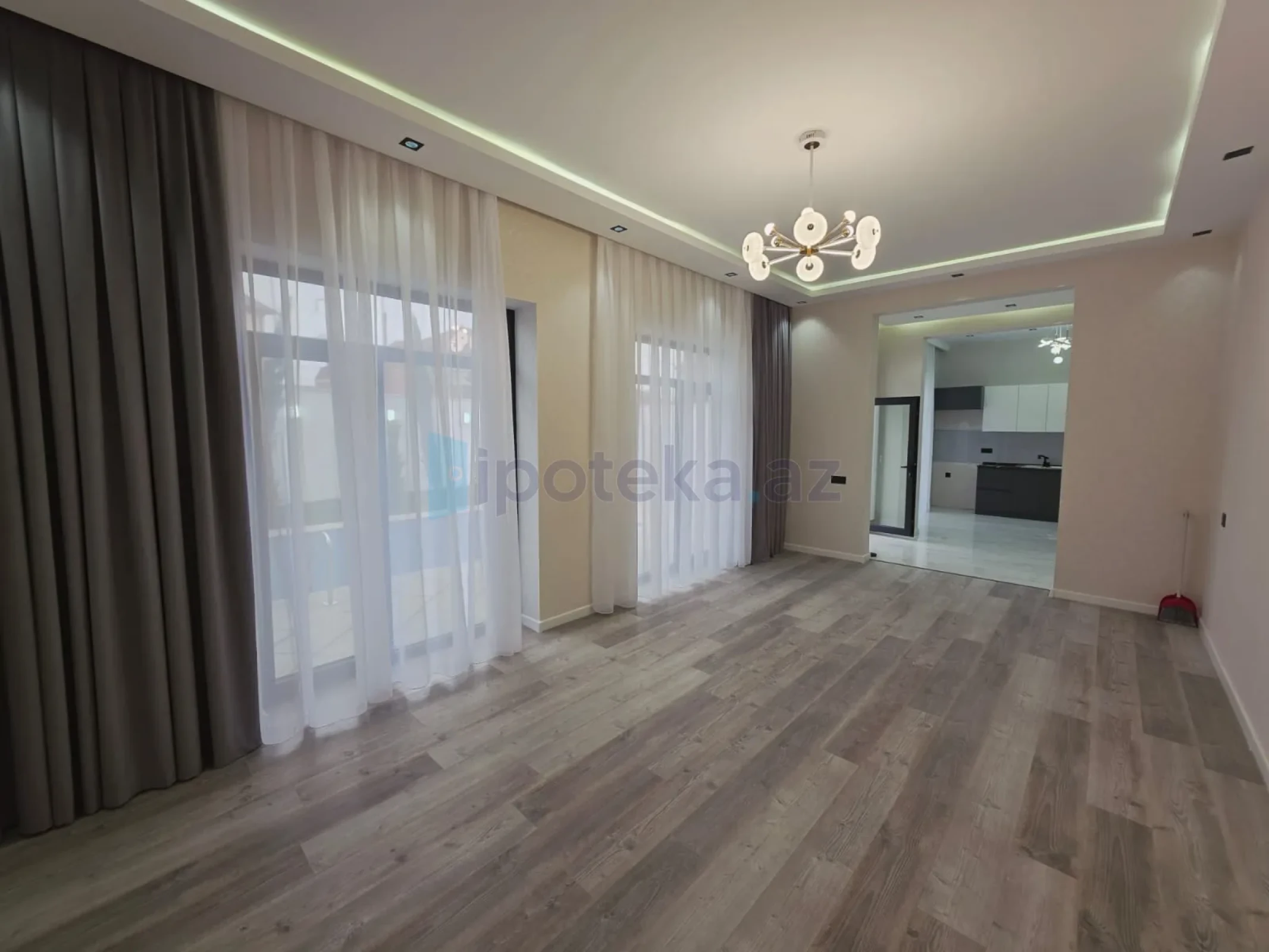 Satılır 4 otaqlı mənzil 150 m²