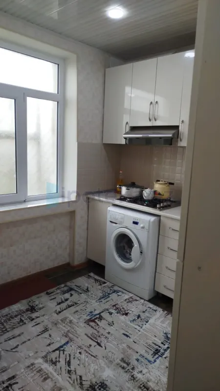 Satılır 2 otaqlı köhnə tikili 65 m²