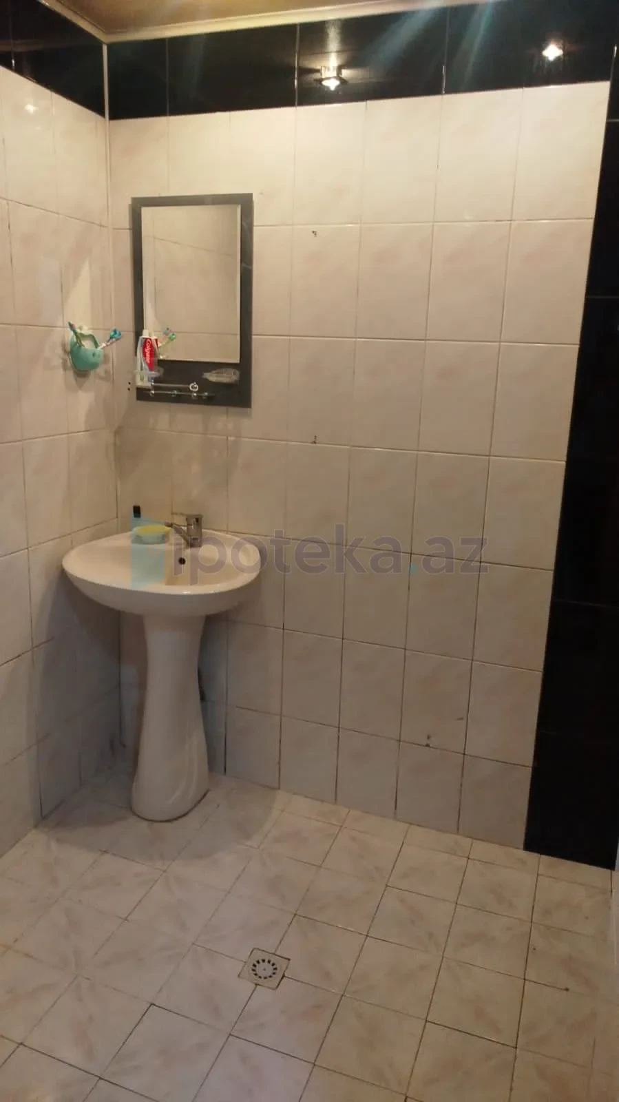 Satılır 2 otaqlı köhnə tikili 65 m²