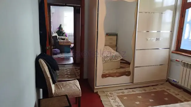 Satılır 2 otaqlı köhnə tikili 65 m²