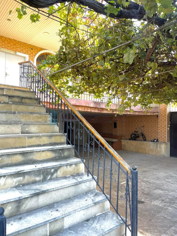 Satılır 6 otaqlı həyət evi 170 m²