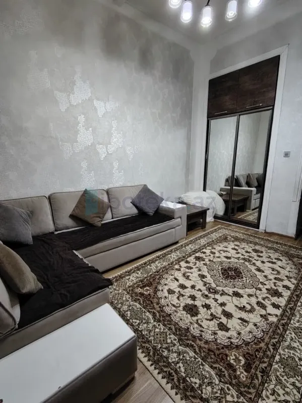 Satılır 1 otaqlı köhnə tikili 36 m²