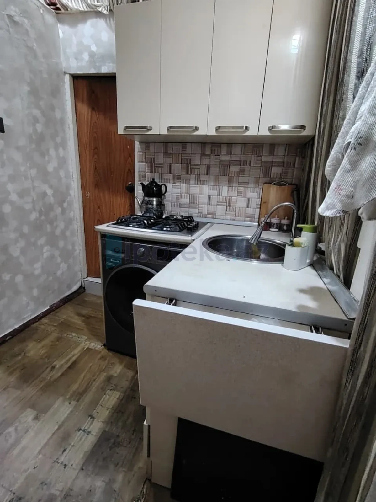 Satılır 1 otaqlı köhnə tikili 36 m²