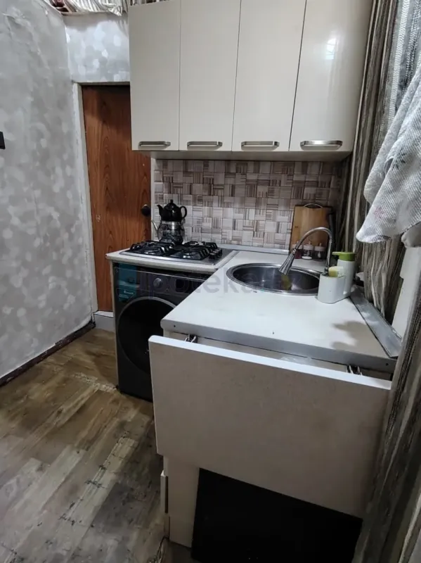 Satılır 1 otaqlı köhnə tikili 36 m²