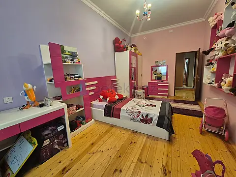 Satılır 5 otaqlı həyət evi 180 m²