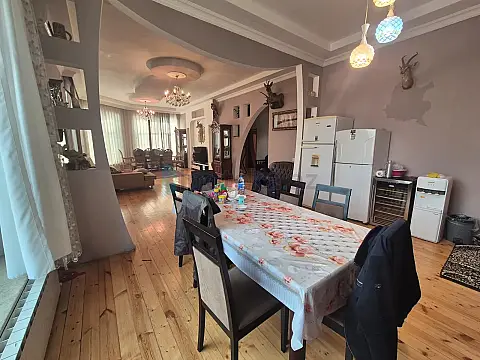 Satılır 5 otaqlı həyət evi 180 m²
