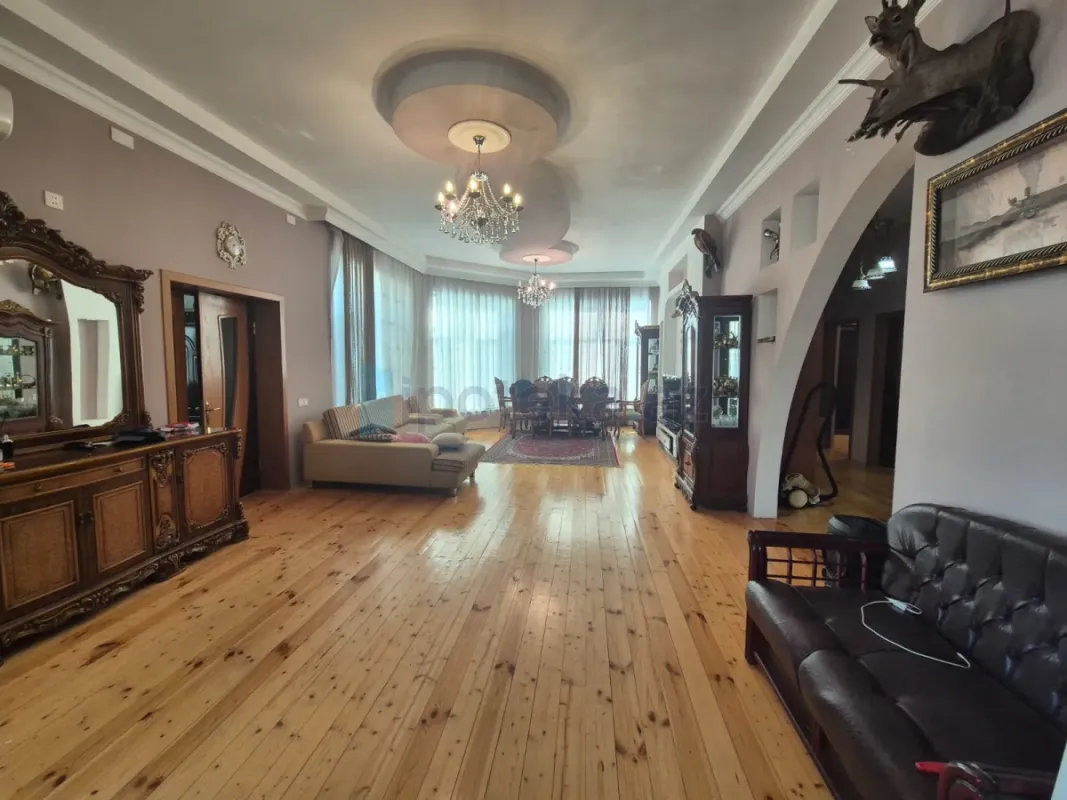 Satılır 5 otaqlı həyət evi 180 m²