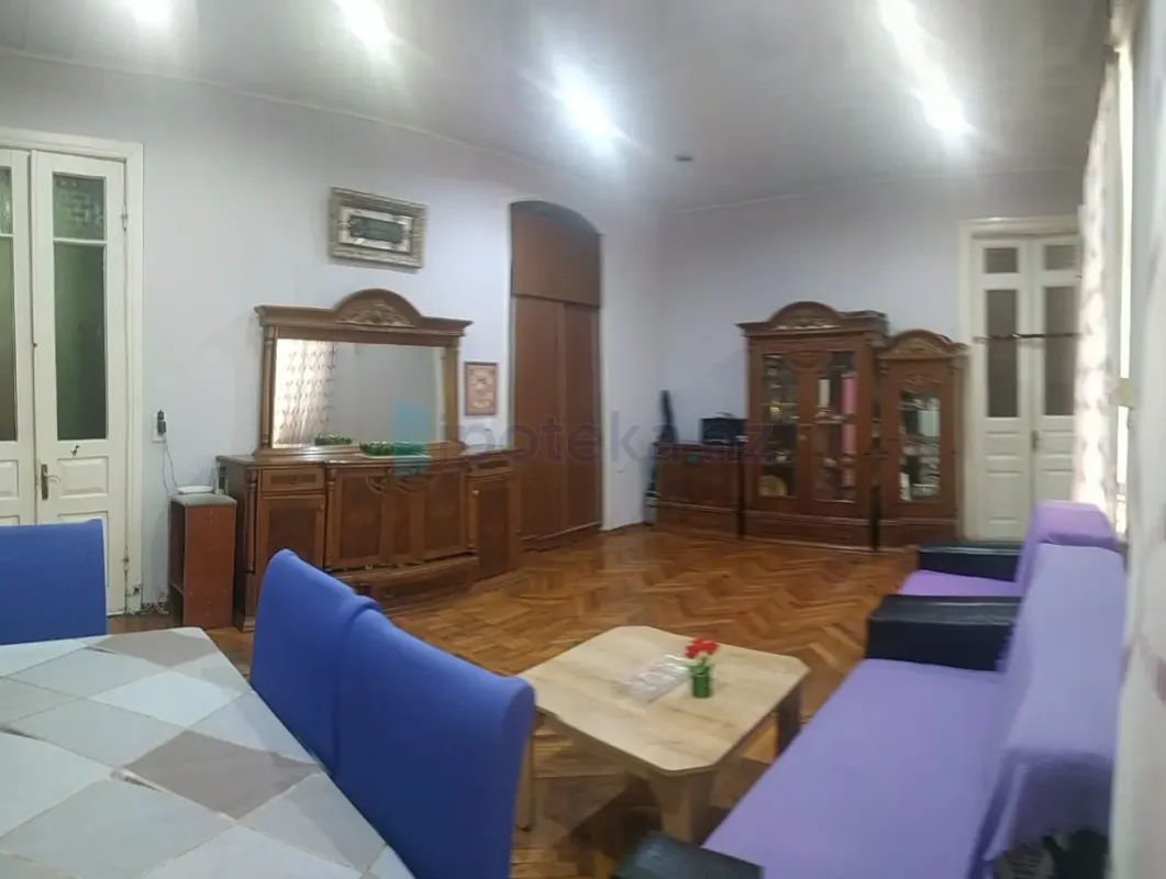 Satılır 3 otaqlı köhnə tikili 70 m²