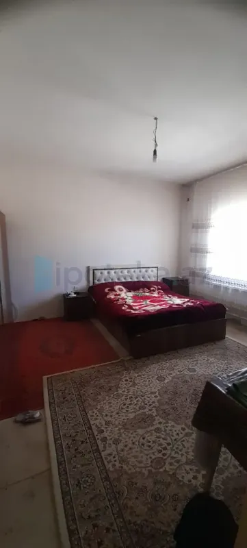 Satılır 4 otaqlı həyət evi 200 m²