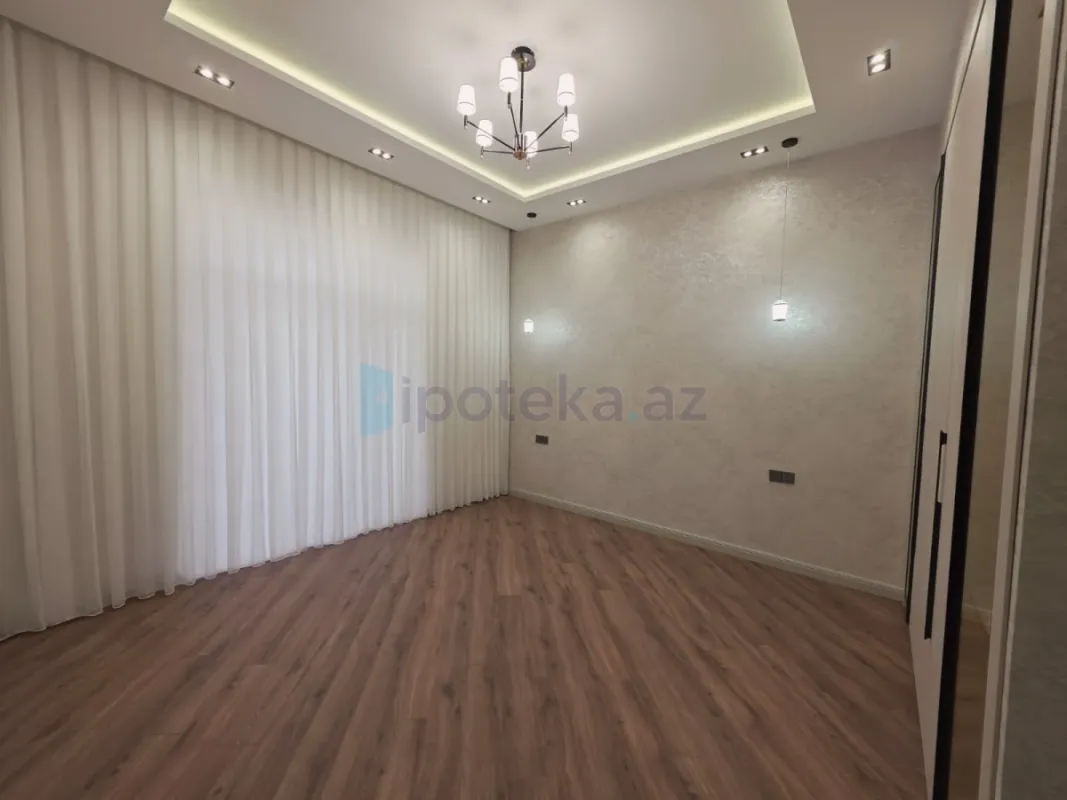 Satılır 5 otaqlı mənzil 200 m²
