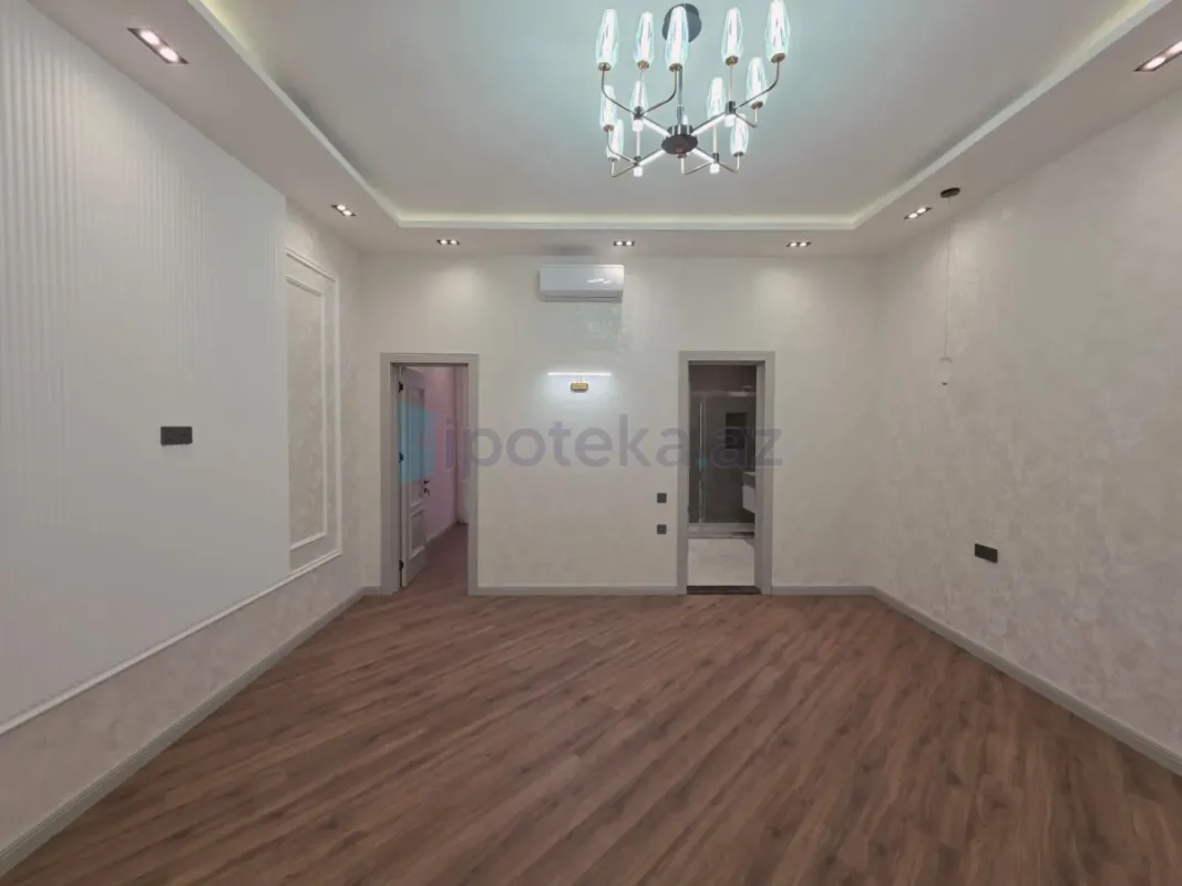 Satılır 5 otaqlı mənzil 200 m²