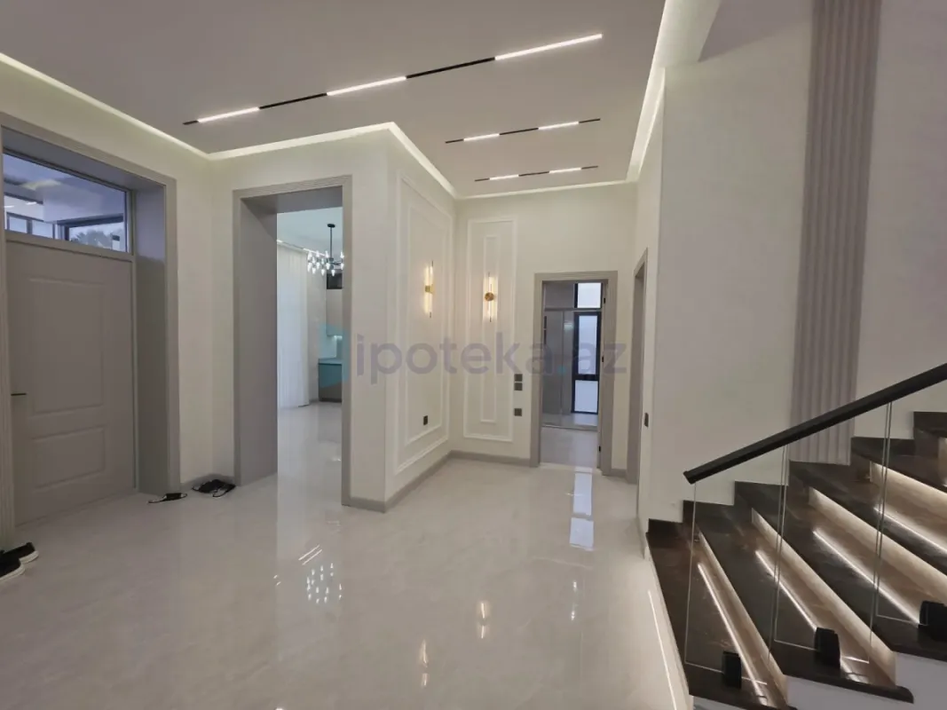 Satılır 5 otaqlı mənzil 200 m²