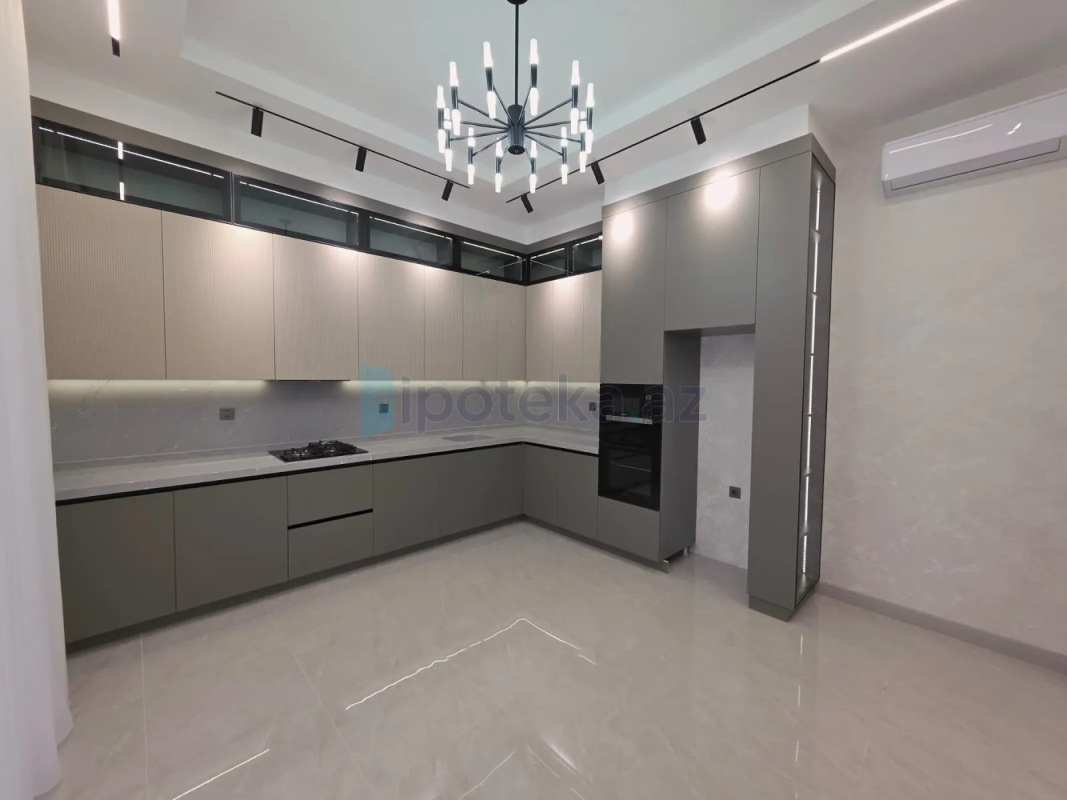 Satılır 5 otaqlı mənzil 200 m²