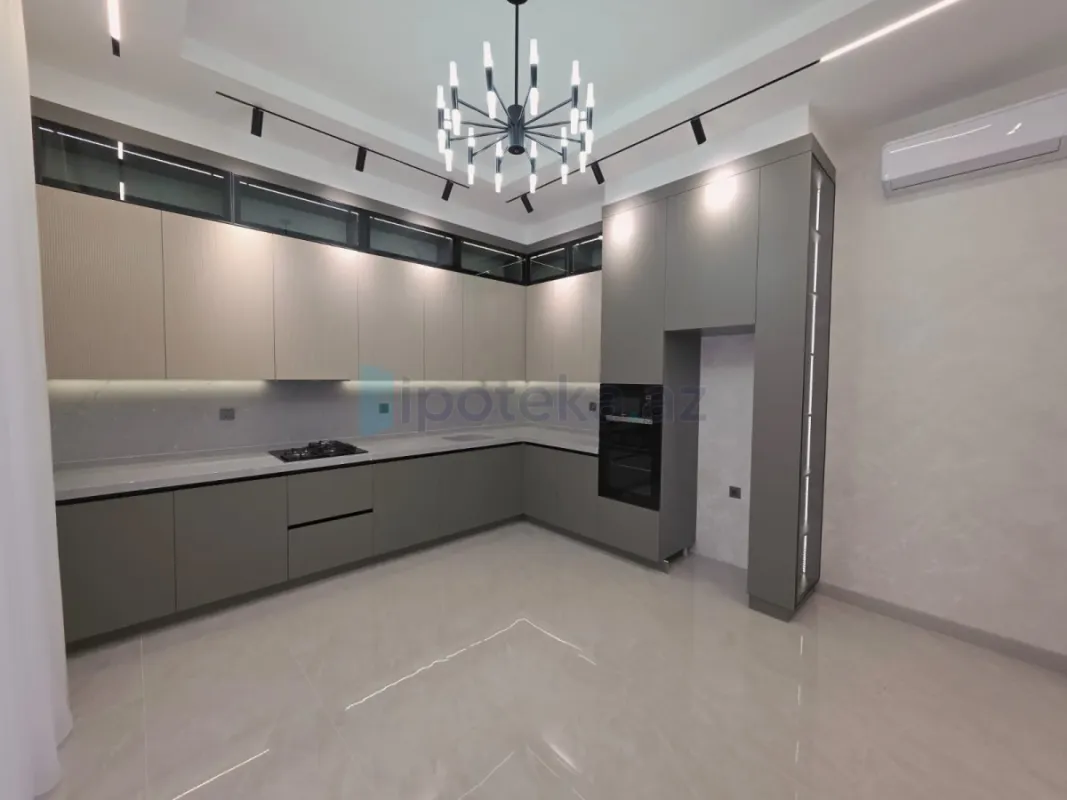Satılır 5 otaqlı mənzil 200 m²