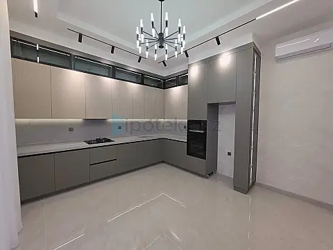 Satılır 5 otaqlı mənzil 200 m²