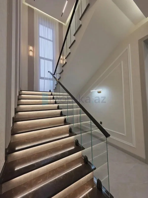 Satılır 5 otaqlı mənzil 200 m²