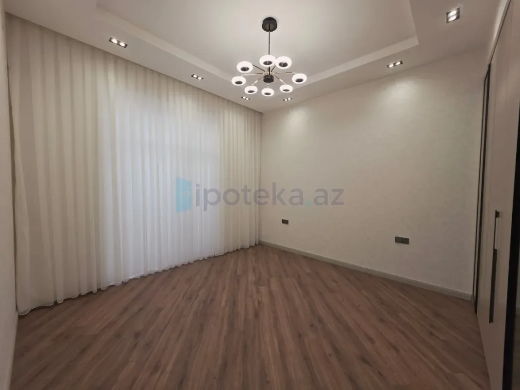 Satılır 5 otaqlı mənzil 200 m²