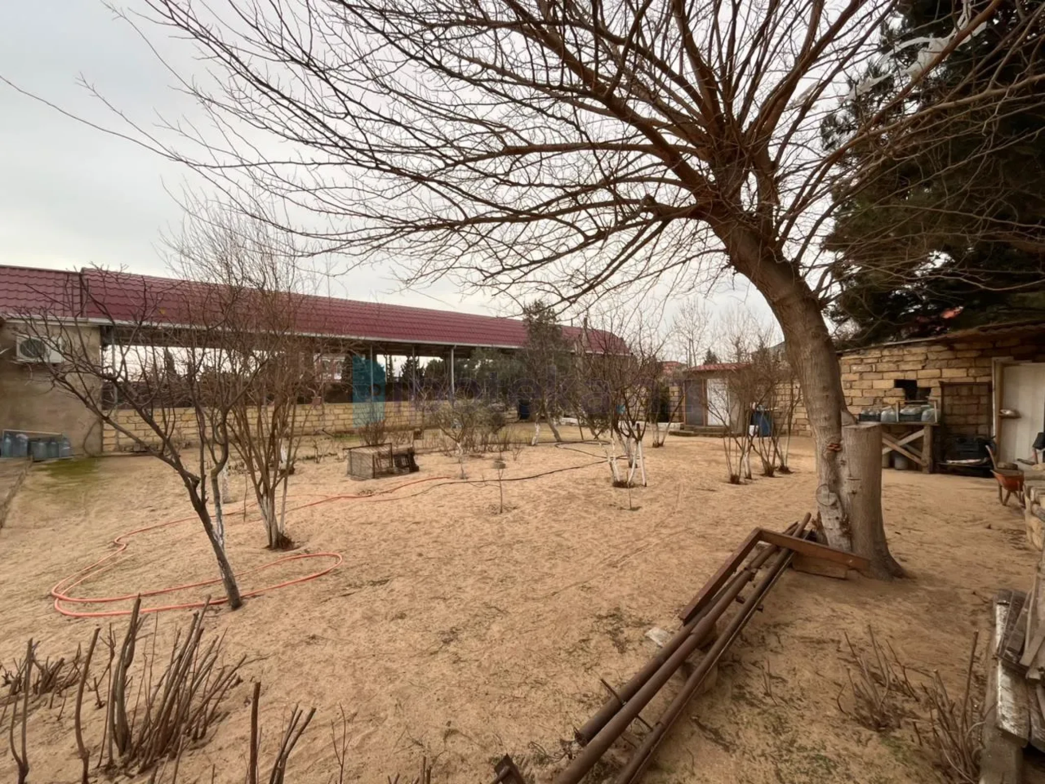 Satılır 4 otaqlı həyət evi 135 m²