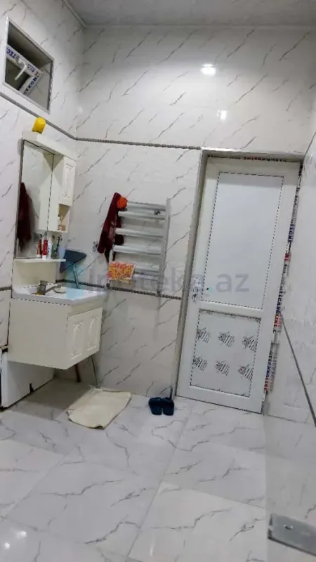 Satılır 8 otaqlı həyət evi 225 m²