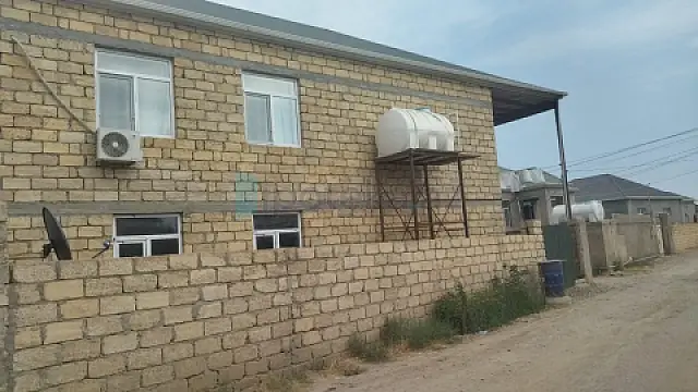 Satılır 8 otaqlı həyət evi 225 m²