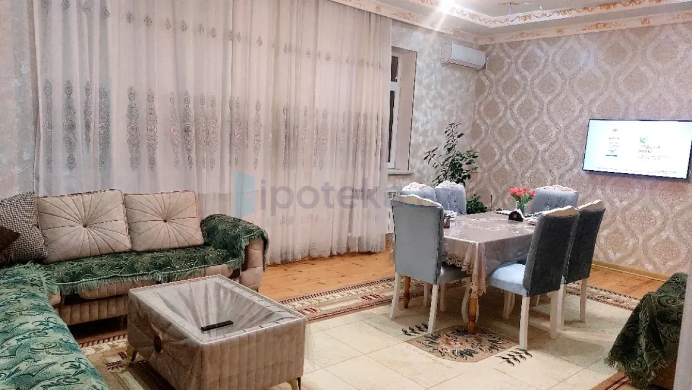 Satılır 8 otaqlı həyət evi 225 m²