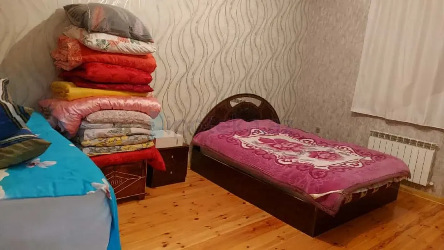 Satılır 8 otaqlı həyət evi 225 m²