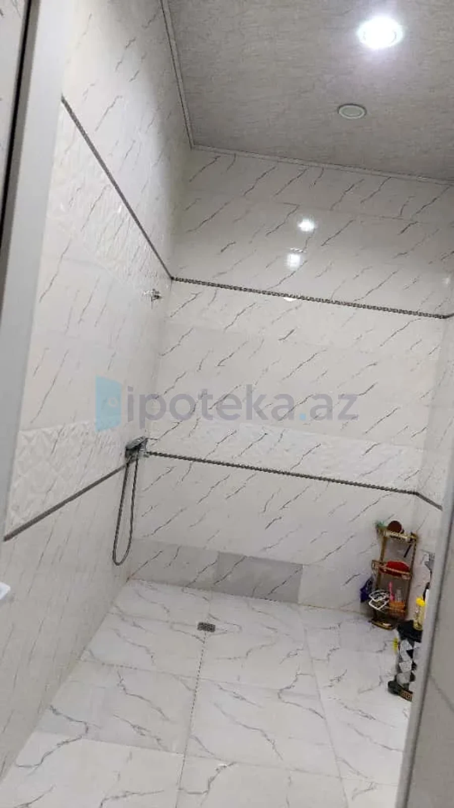 Satılır 8 otaqlı həyət evi 225 m²