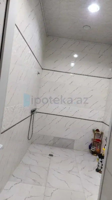 Satılır 8 otaqlı həyət evi 225 m²