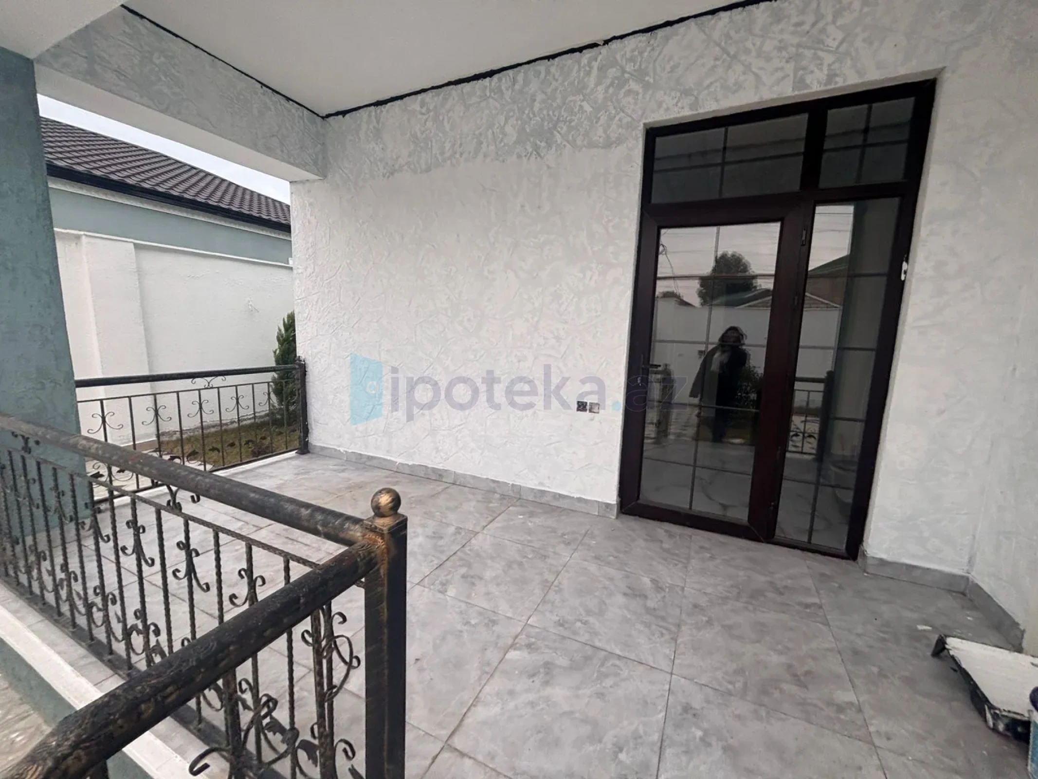 Satılır 3 otaqlı mənzil 130 m²