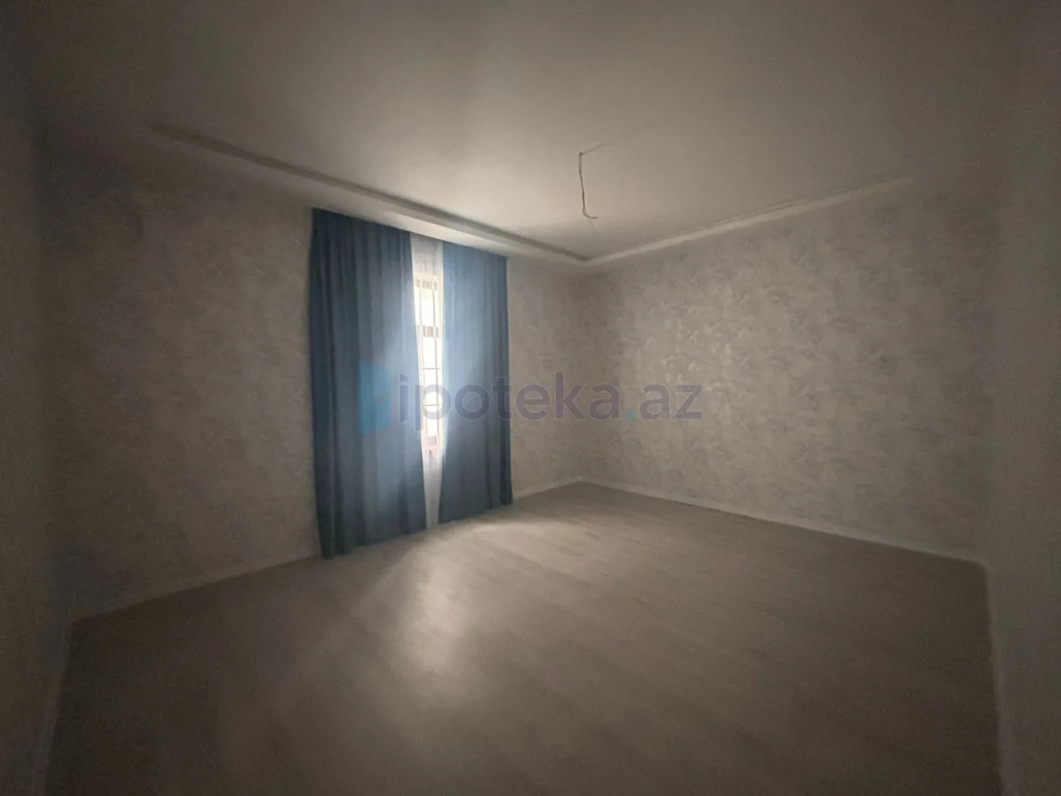 Satılır 3 otaqlı mənzil 130 m²