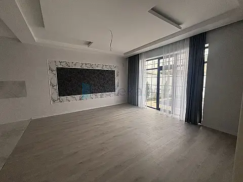 Satılır 3 otaqlı mənzil 130 m²