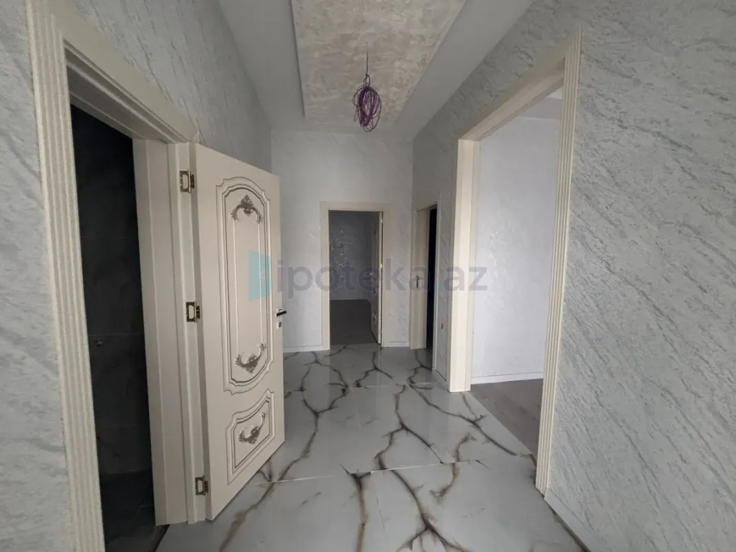 Satılır 3 otaqlı mənzil 130 m²