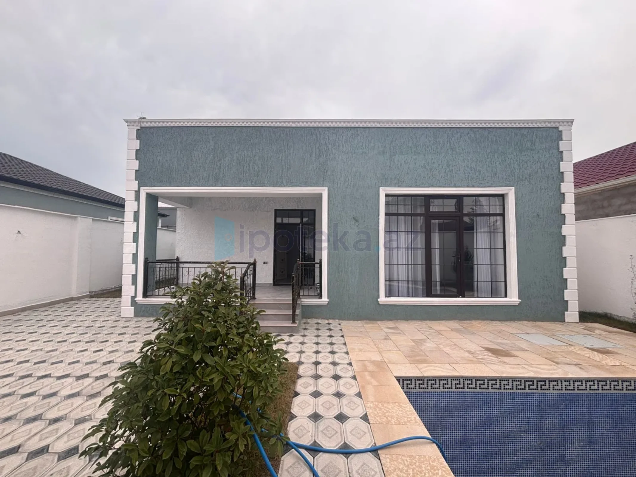 Satılır 3 otaqlı mənzil 130 m²