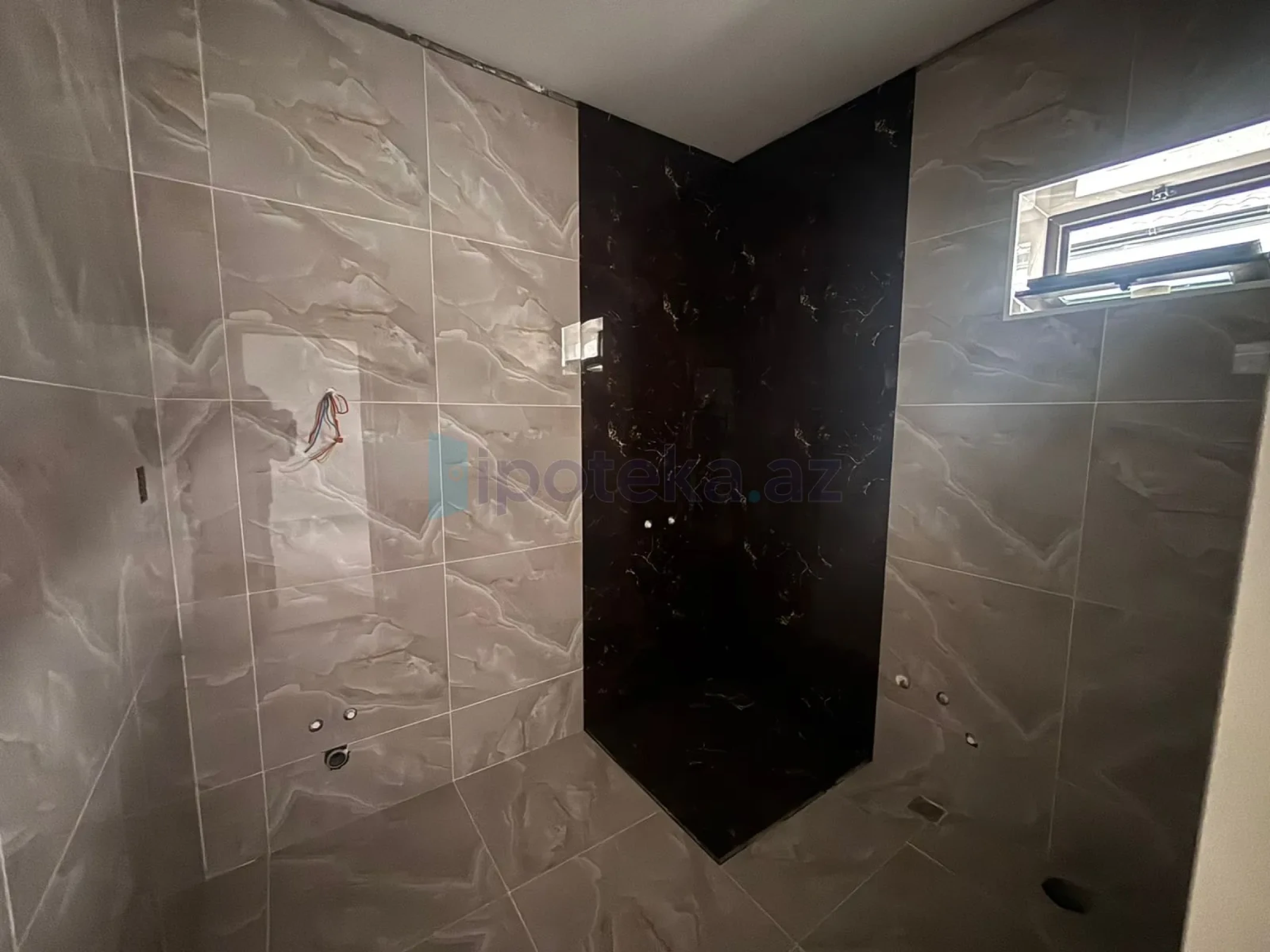 Satılır 3 otaqlı mənzil 130 m²