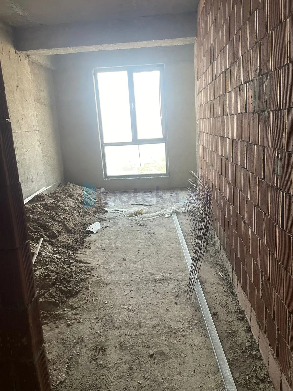 Satılır 3 otaqlı köhnə tikili 100 m²