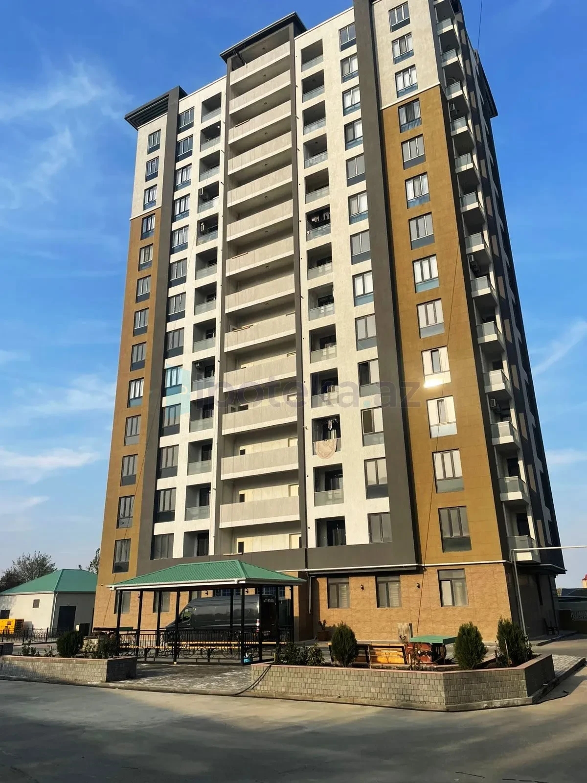 Satılır 3 otaqlı köhnə tikili 100 m²