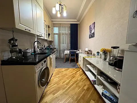 Satılır 3 otaqlı yeni tikili 100 m²