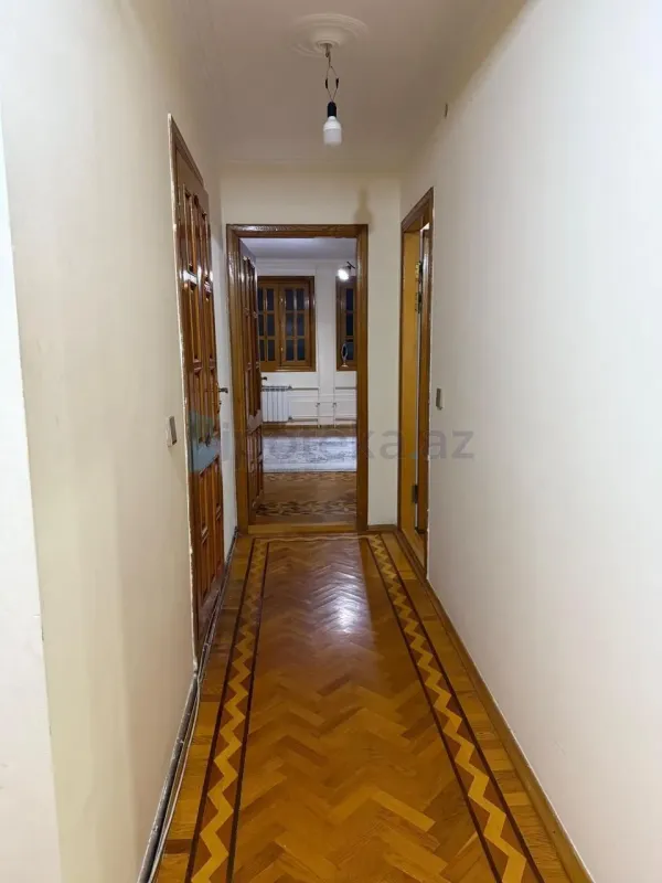 Satılır 2 otaqlı köhnə tikili 80 m²