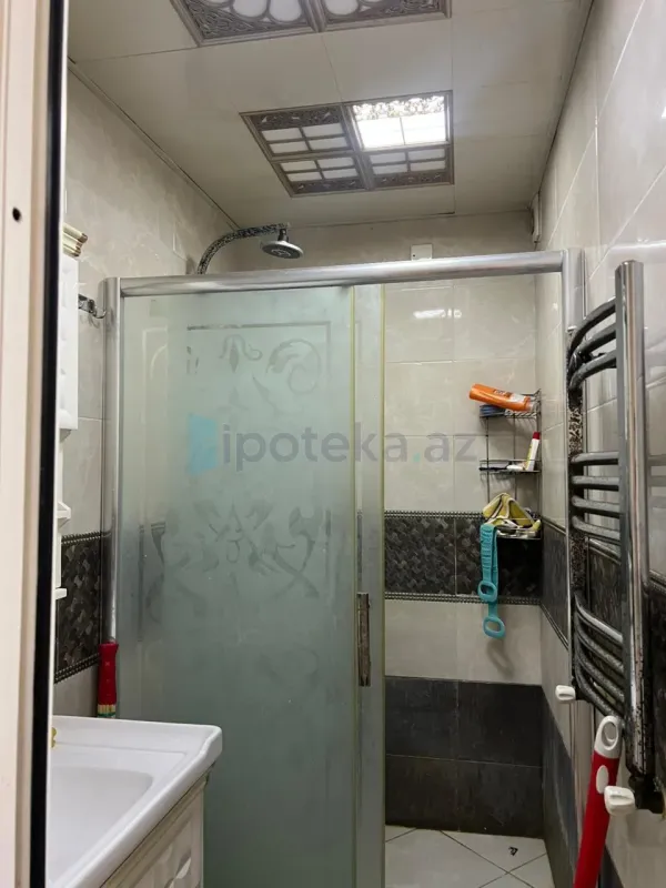 Satılır 2 otaqlı köhnə tikili 65 m²