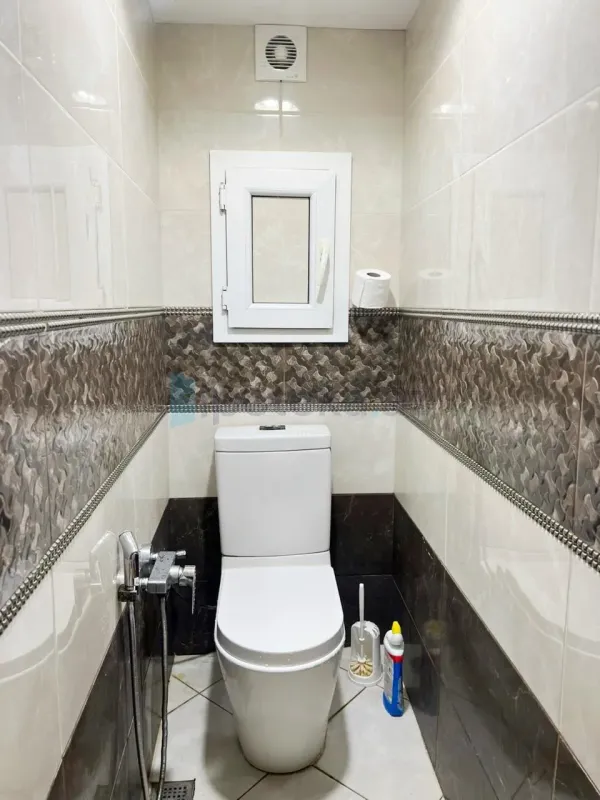 Satılır 2 otaqlı köhnə tikili 65 m²