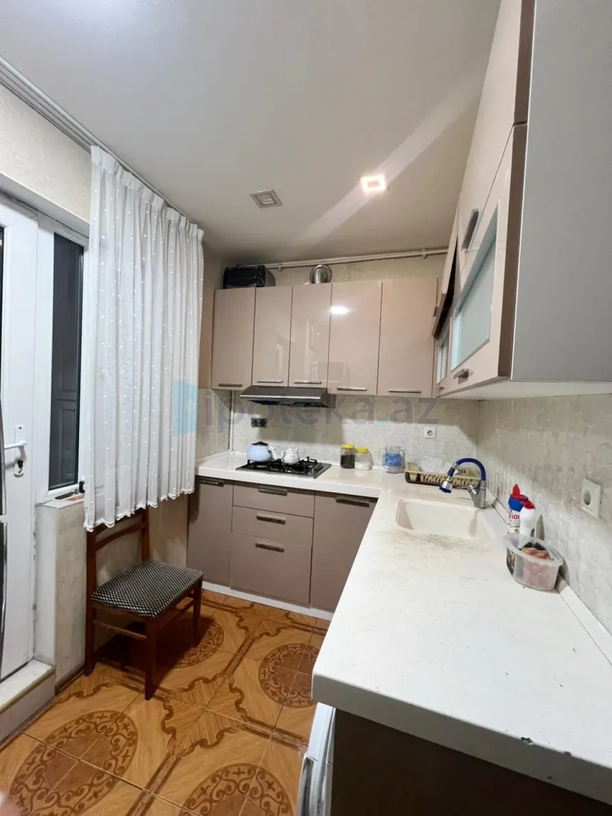 Satılır 2 otaqlı köhnə tikili 65 m²