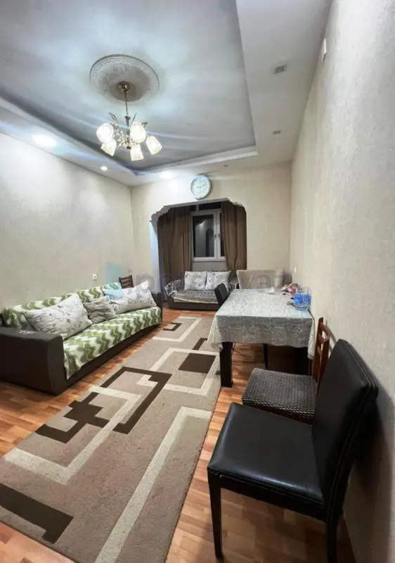 Satılır 2 otaqlı köhnə tikili 65 m²